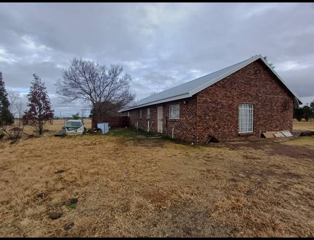 25,930M² SMALLHOLDING TO LET IN BOLTONWOLD